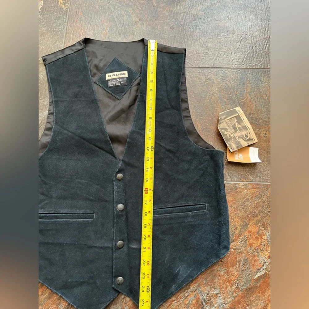 Vintage new men’s Badge blue leather suede vest with snap closure. Size large.